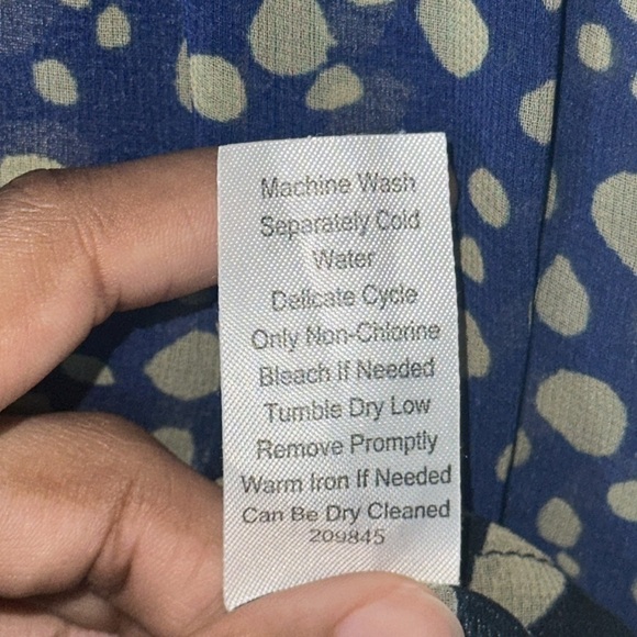 Cabi Womens Small Top Ombre Bubble Dot Blue Sleeveless Chiffon Cross Over Sz M - Picture 6 of 6